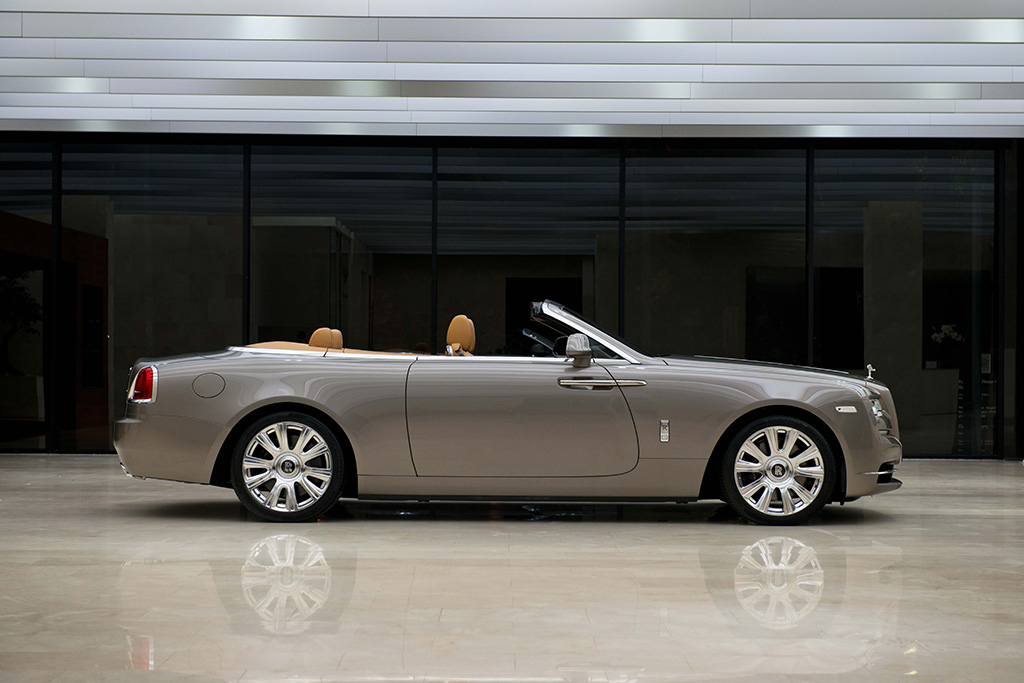 รูปภาพ โรลส์-รอยซ์ Rolls-Royce Dwan Standard ปี 2016