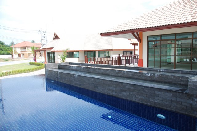 รูปภาพ เมาน์เท่นวิว อินเตอร์เนชั่นแนล บางแสน (Mountainview International Bangsan)