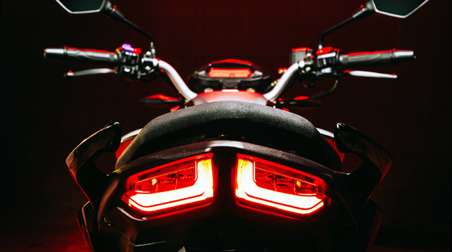 รูปภาพ จีพีเอ็กซ์ GPX Razer 220 ปี 2018