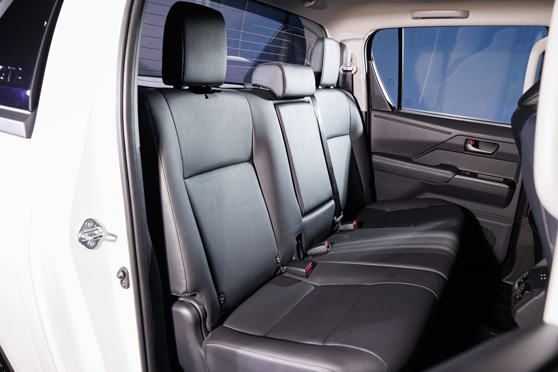 รูปภาพ โตโยต้า Toyota Hilux Travo Double Cab Prerunner 2.8 Overland AT ปี 2025