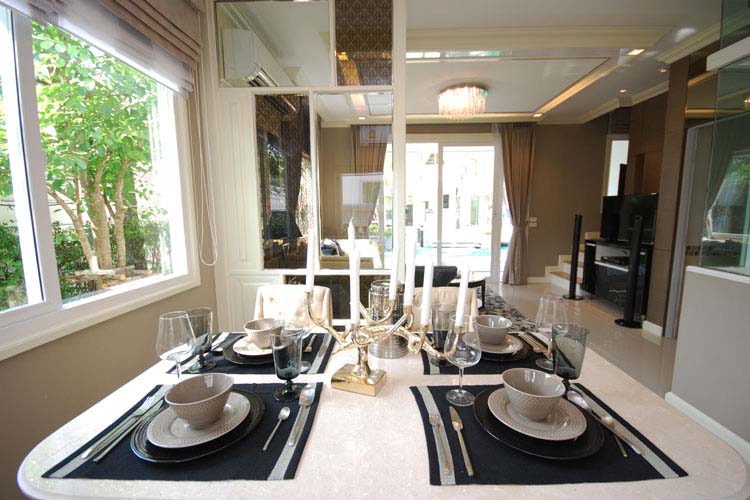 รูปภาพ กัสโต้ สาทร-ตากสิน (Gusto Sathorn Taksin)