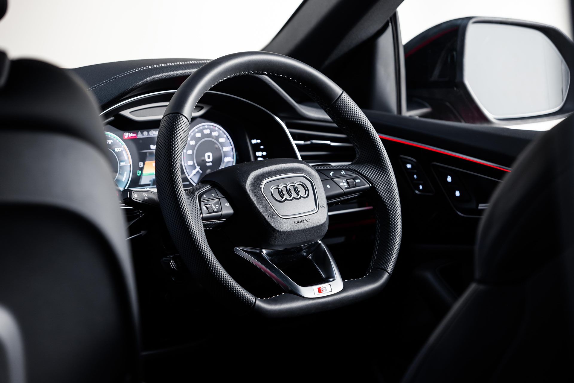 รูปภาพ อาวดี้ Audi Q8 TFSI e quattro S line edition one ปี 2024