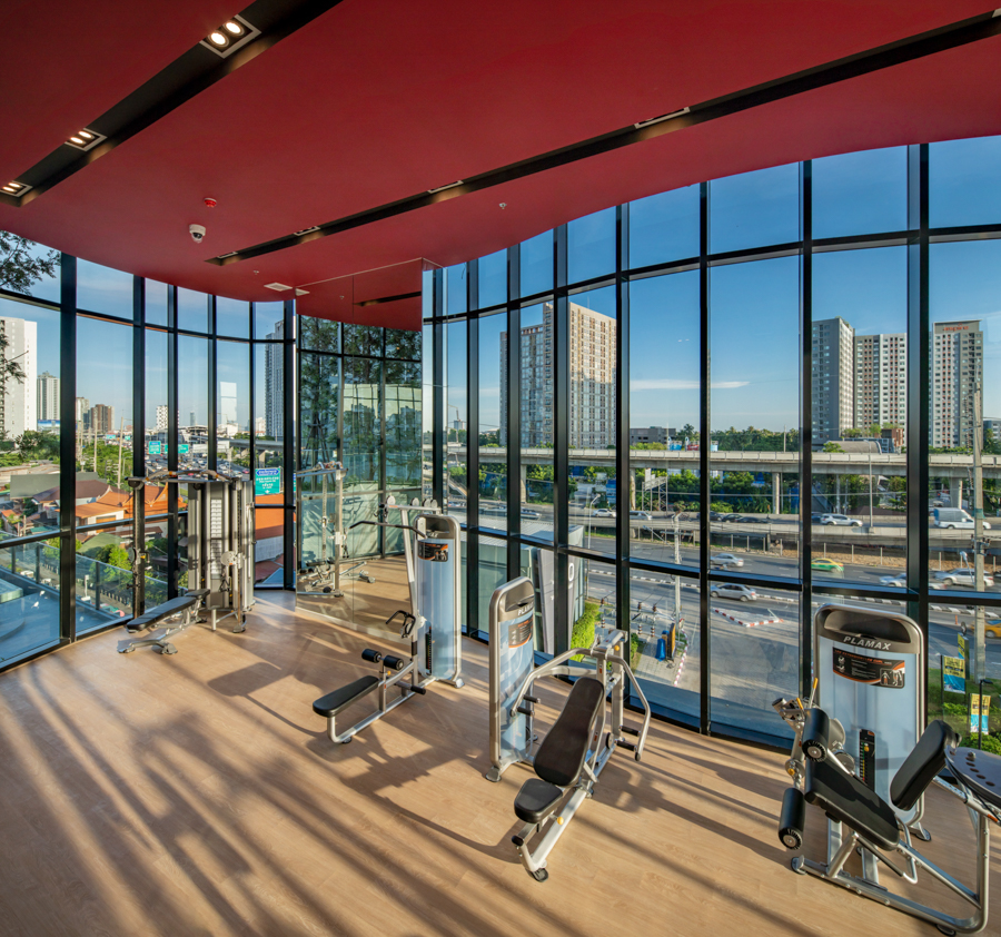 รูปภาพ เอลลิโอ สาทร-วุฒากาศ (Elio Sathorn-Wutthakat)