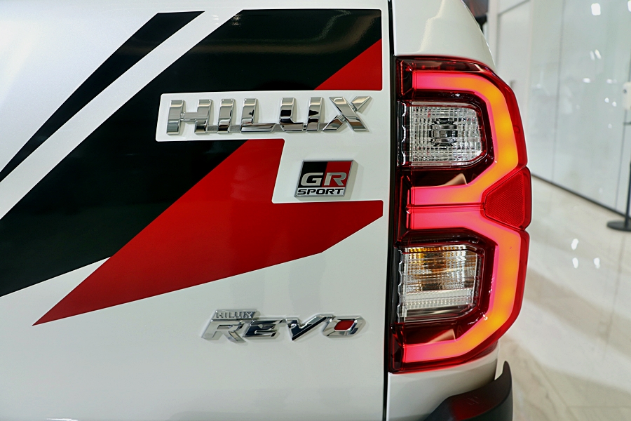 รูปภาพ โตโยต้า Toyota Revo GR Sport 2.8 AT Hi-Floor 4X4 ปี 2021