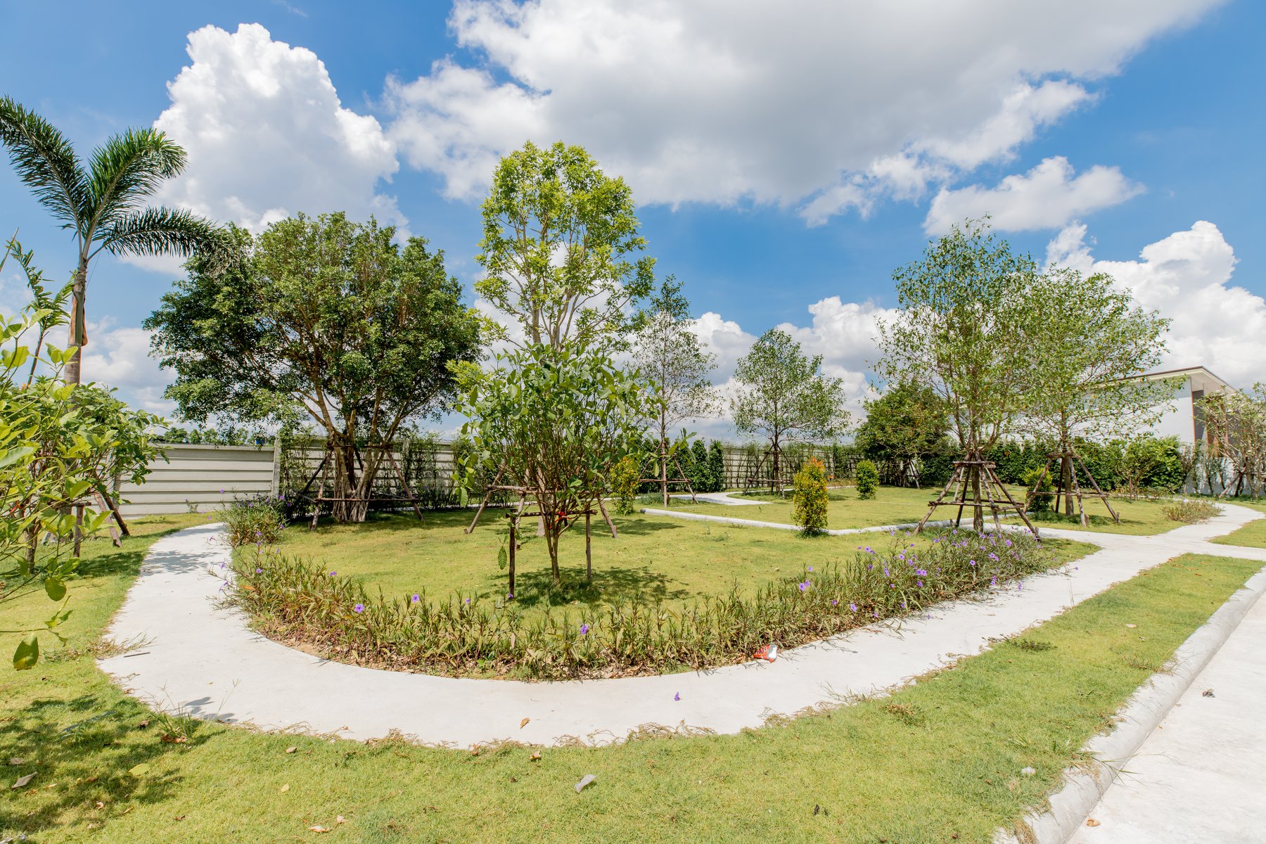 รูปภาพ วิสทาวน์ แม่น้ำคู้-ปลวกแดง (Wiztown Maenam Khu-Plaukdaeng)