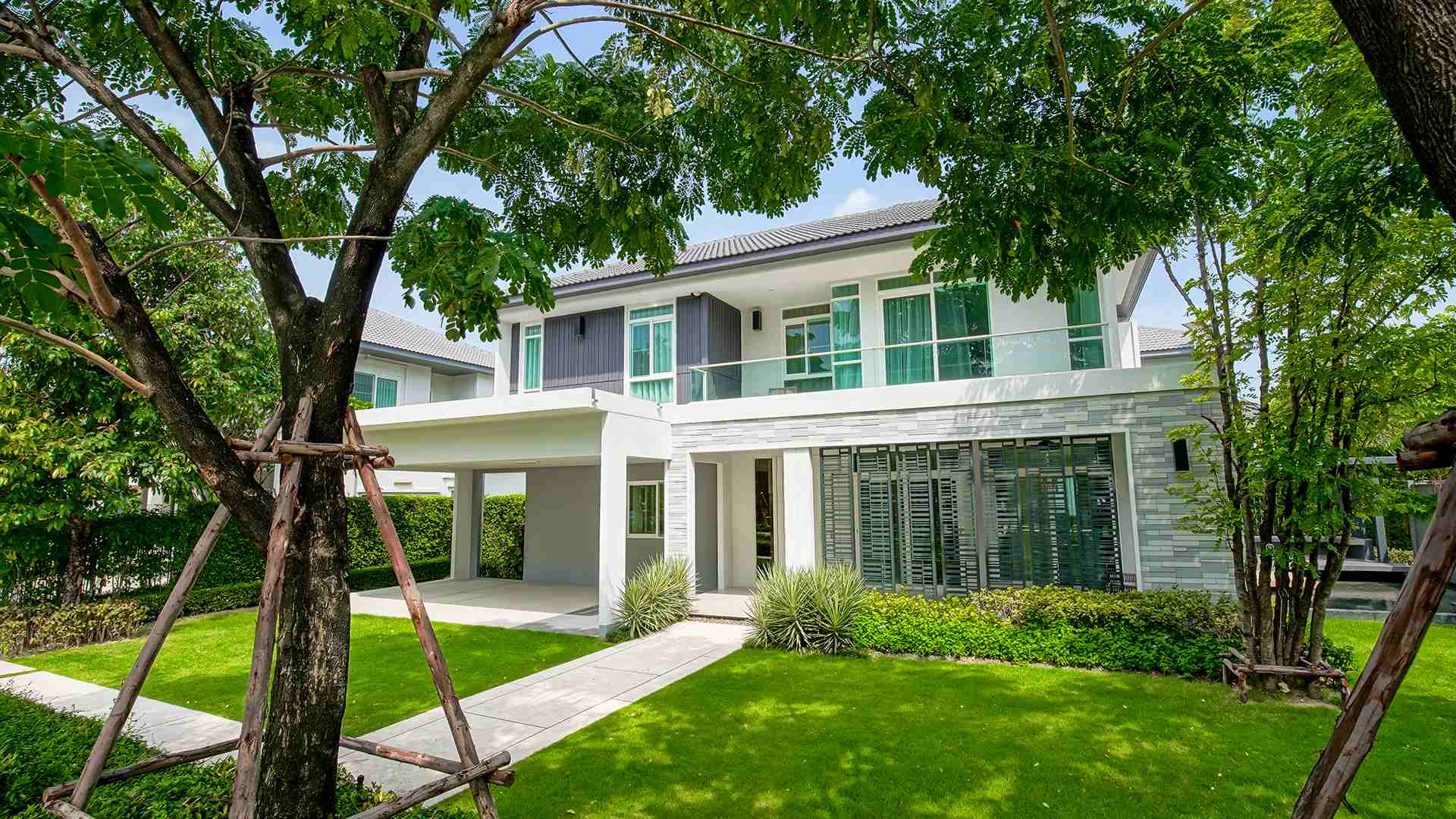 รูปภาพ มัณฑนา ศรีนครินทร์ ร่มเกล้า (Manthana Srinakarin - Romklao)