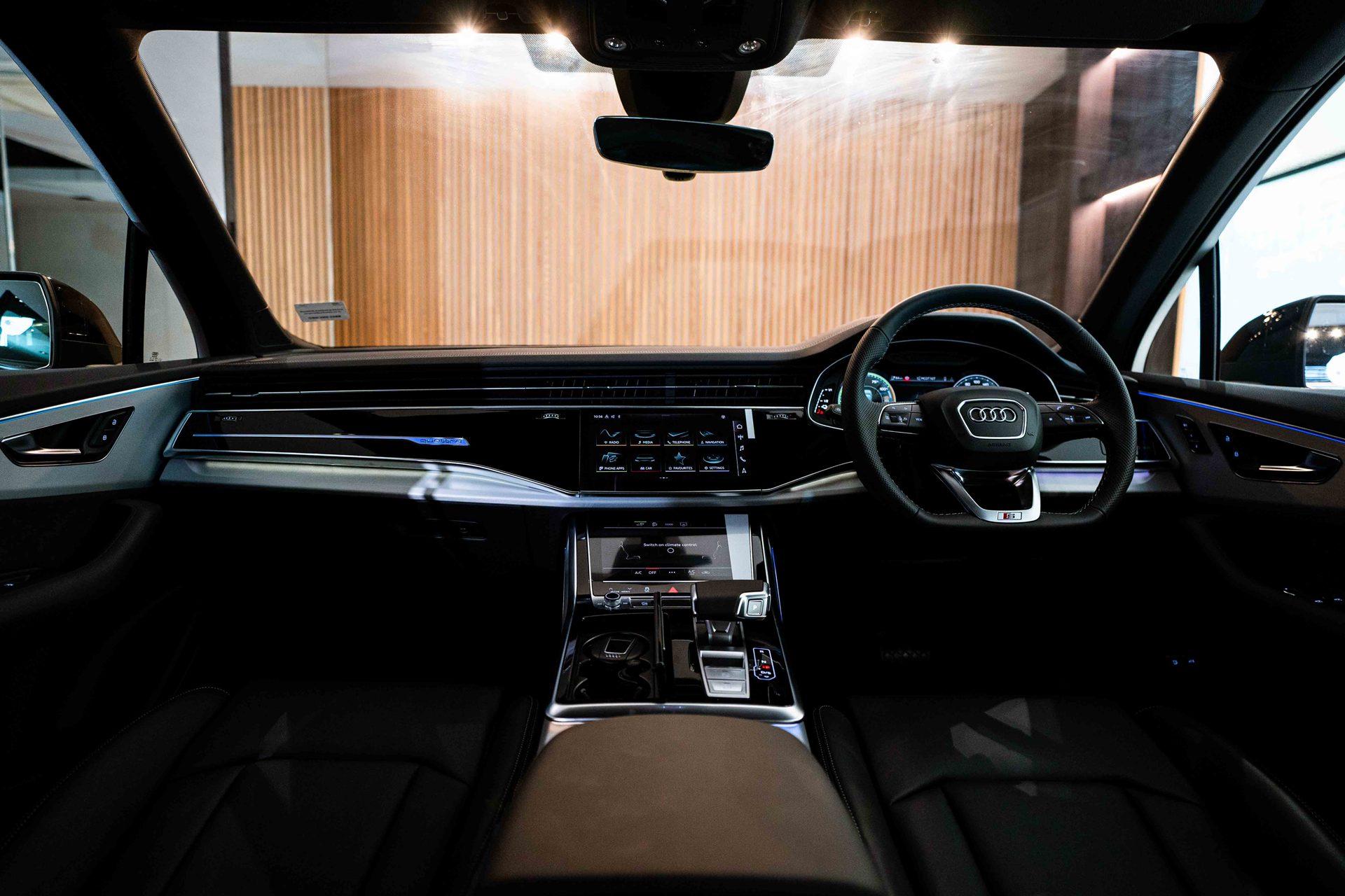 รูปภาพ อาวดี้ Audi Q7 TFSI e quattro S line edition one ปี 2024