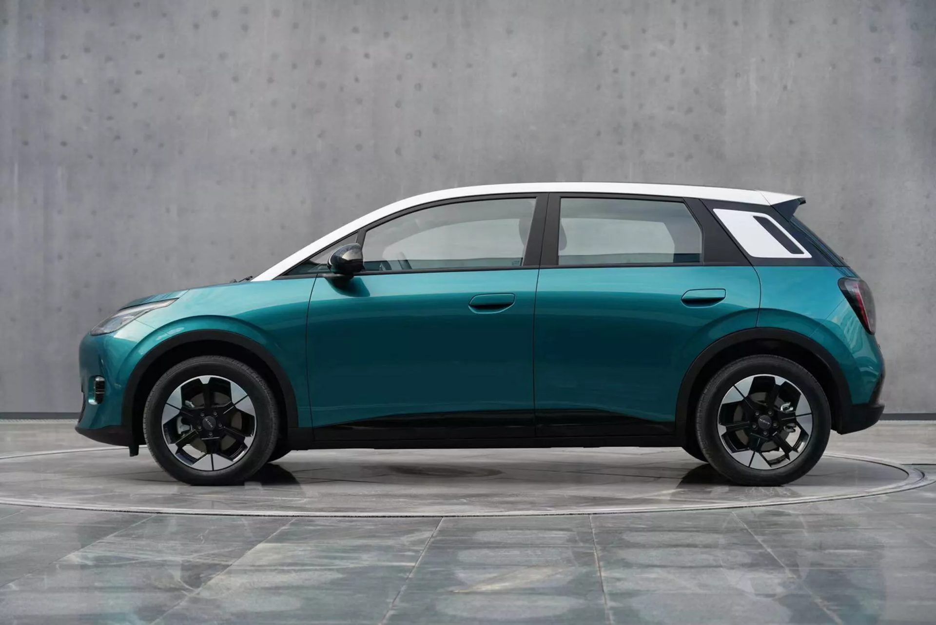 รูปภาพ Aion UT Premium ปี 2025