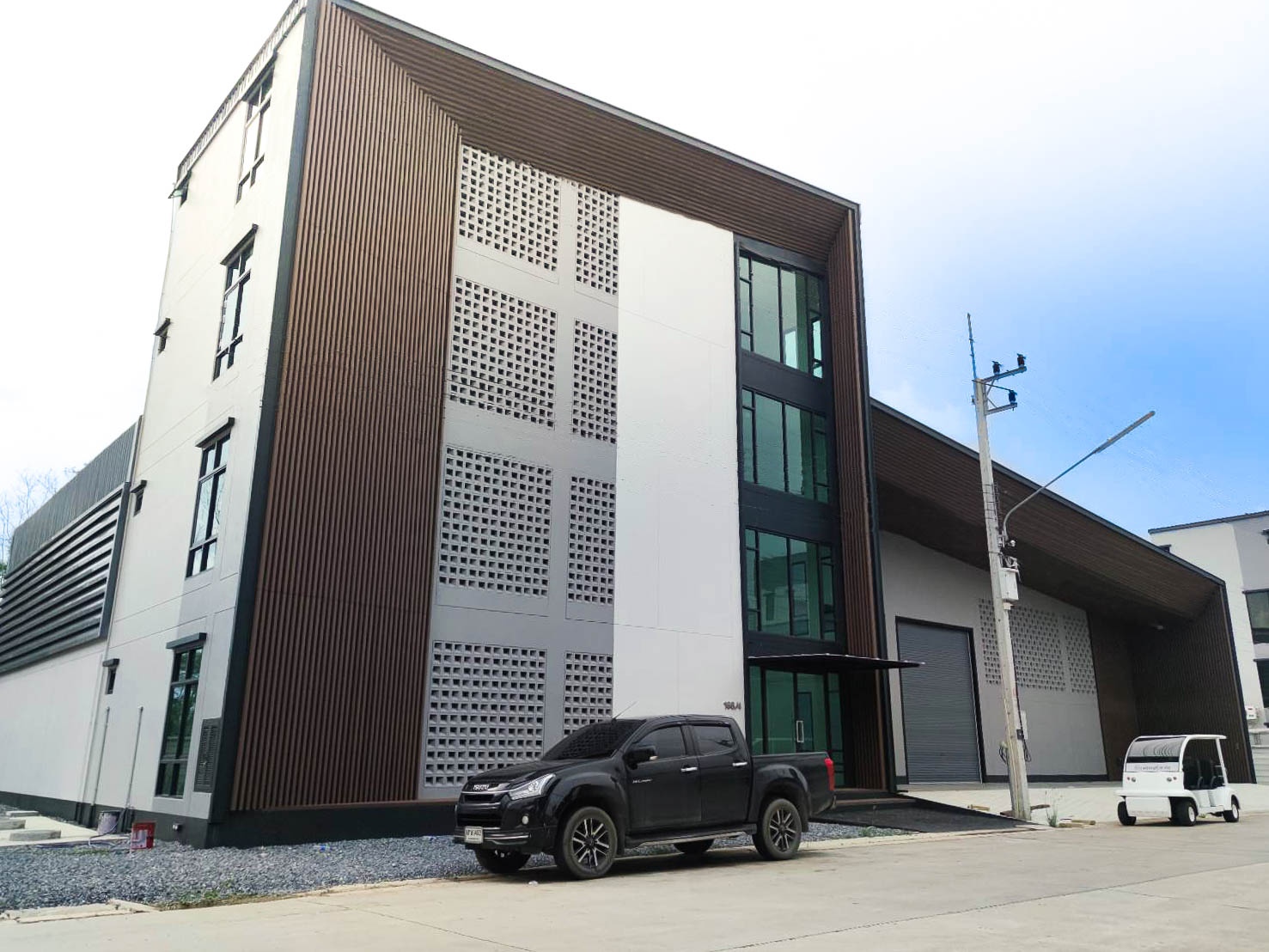 รูปภาพ แฟคทอรี่ยาร์ด @ ลำลูกกา (Factory Yard @ Lamlukka)