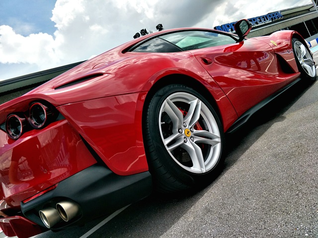 รูปภาพ เฟอร์รารี่ Ferrari 812 Superfast V12 ปี 2017