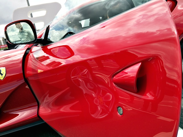 รูปภาพ เฟอร์รารี่ Ferrari 812 Superfast V12 ปี 2017