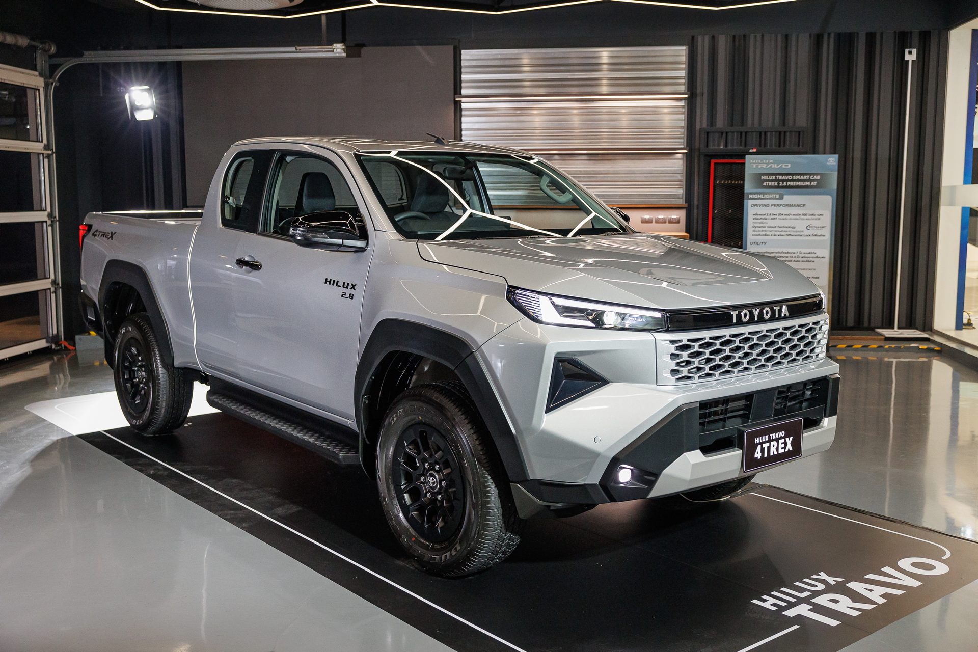 รูปภาพ โตโยต้า Toyota Hilux Travo Smart Cab 4TREX 2.8 Premium AT ปี 2025