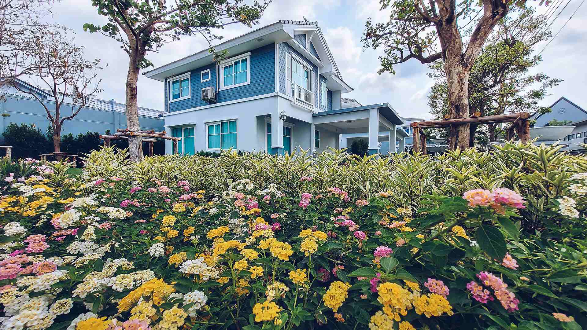 รูปภาพ สีวลี ศรีนครินทร์ - ร่มเกล้า (Sivalee Srinakarin - Romklao)