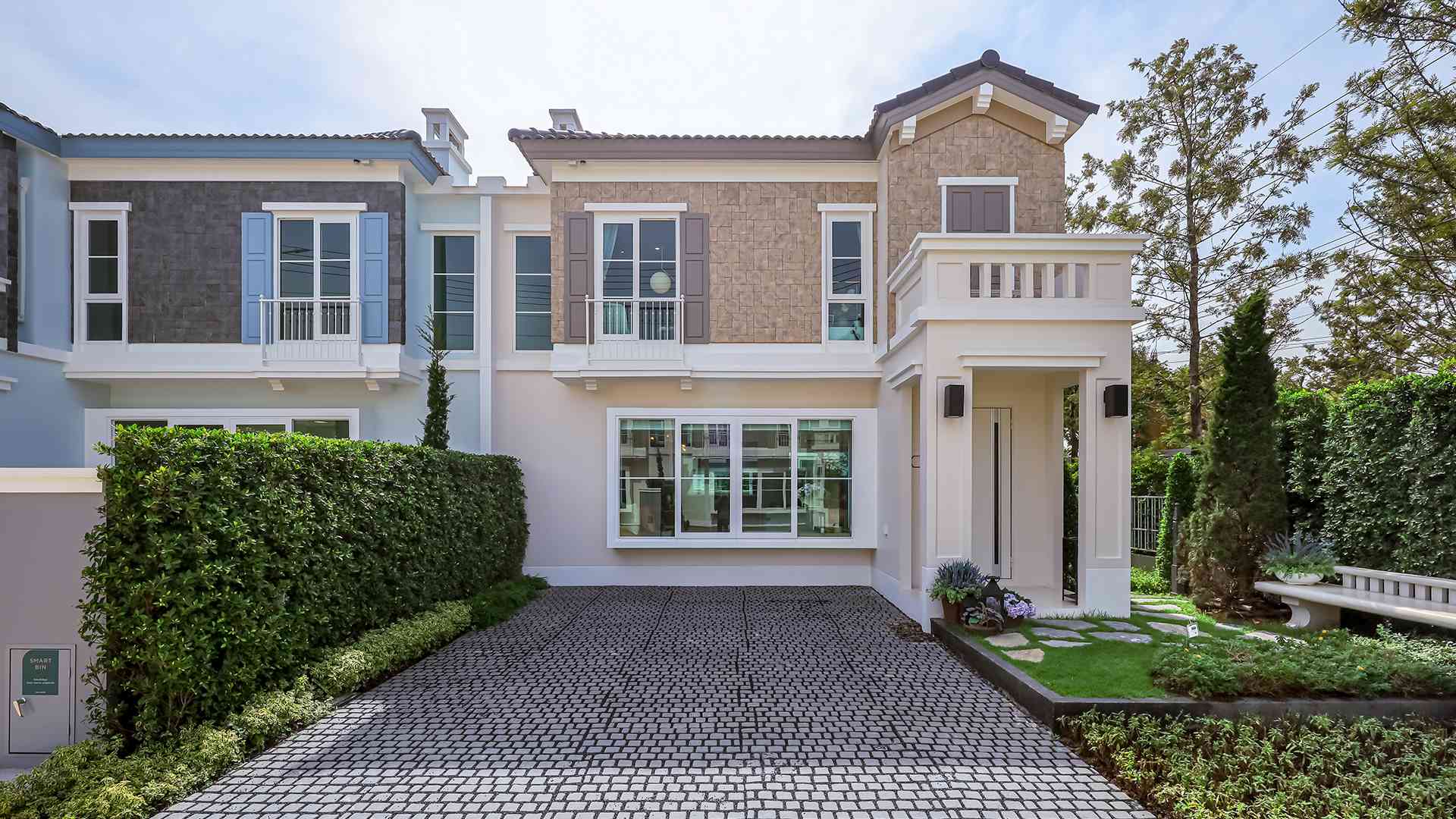 รูปภาพ อัญญ่า เพชรเกษม - สาย 4 (Anya Petchkasem - Sai 4)