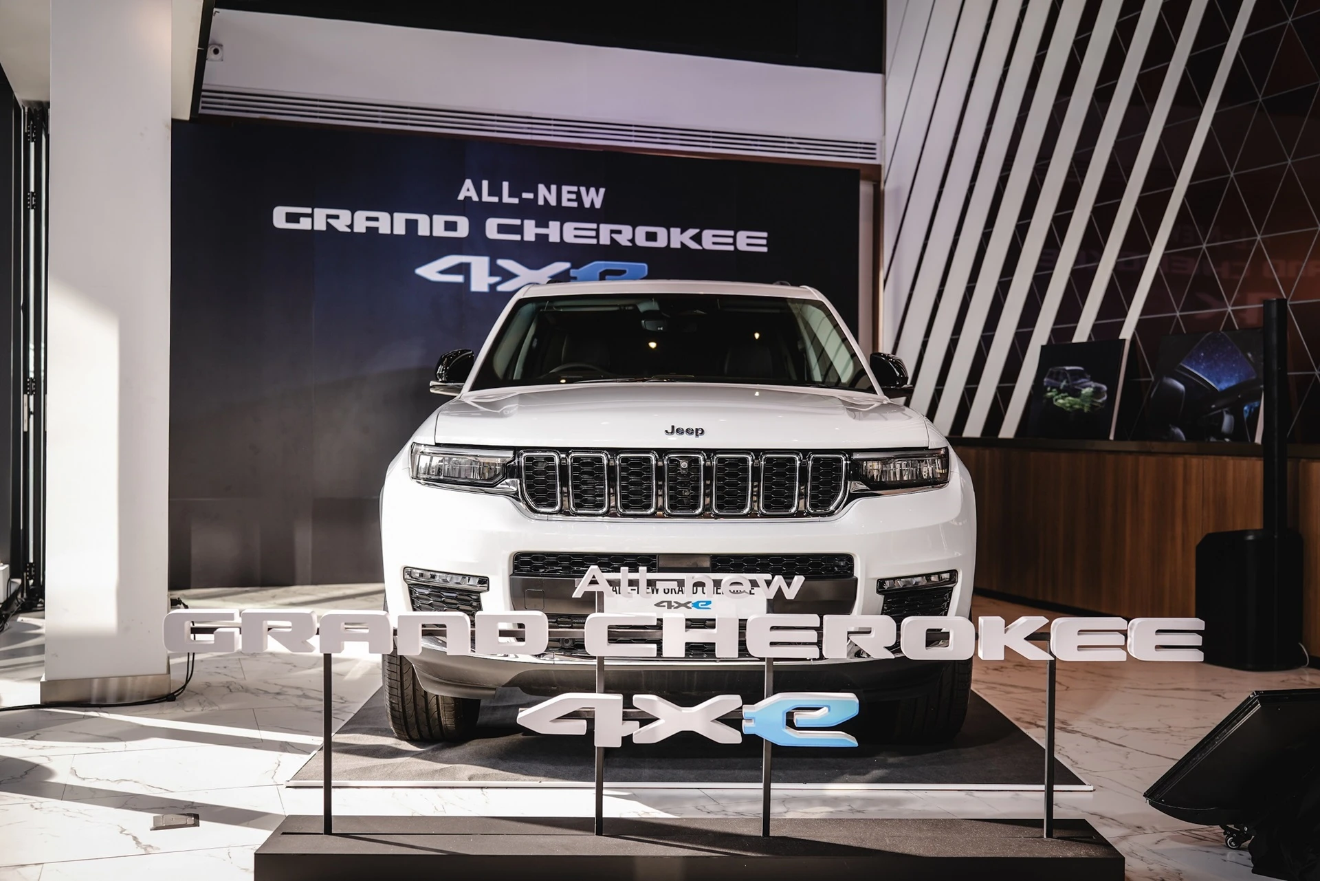 Jeep Grand Cherokee จี๊ป แกรนด์ เชอโรกี