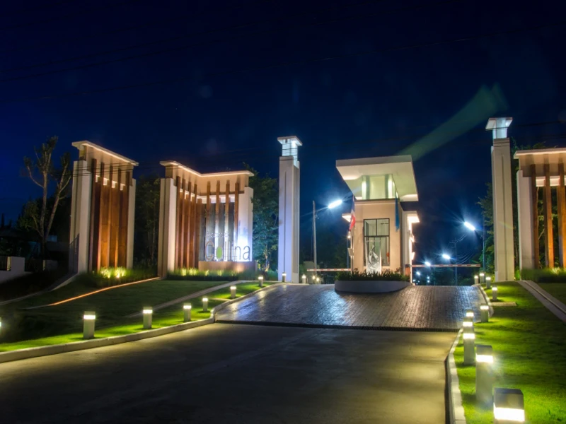 รูปภาพ เพลินจิต คอลลิน่า (Ploenchit Collina)