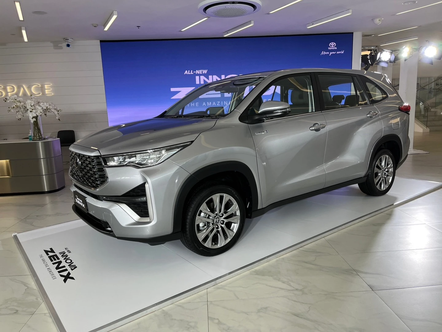 รูปภาพ โตโยต้า Toyota Innova Zenix 2.0 HEV Smart ปี 2023