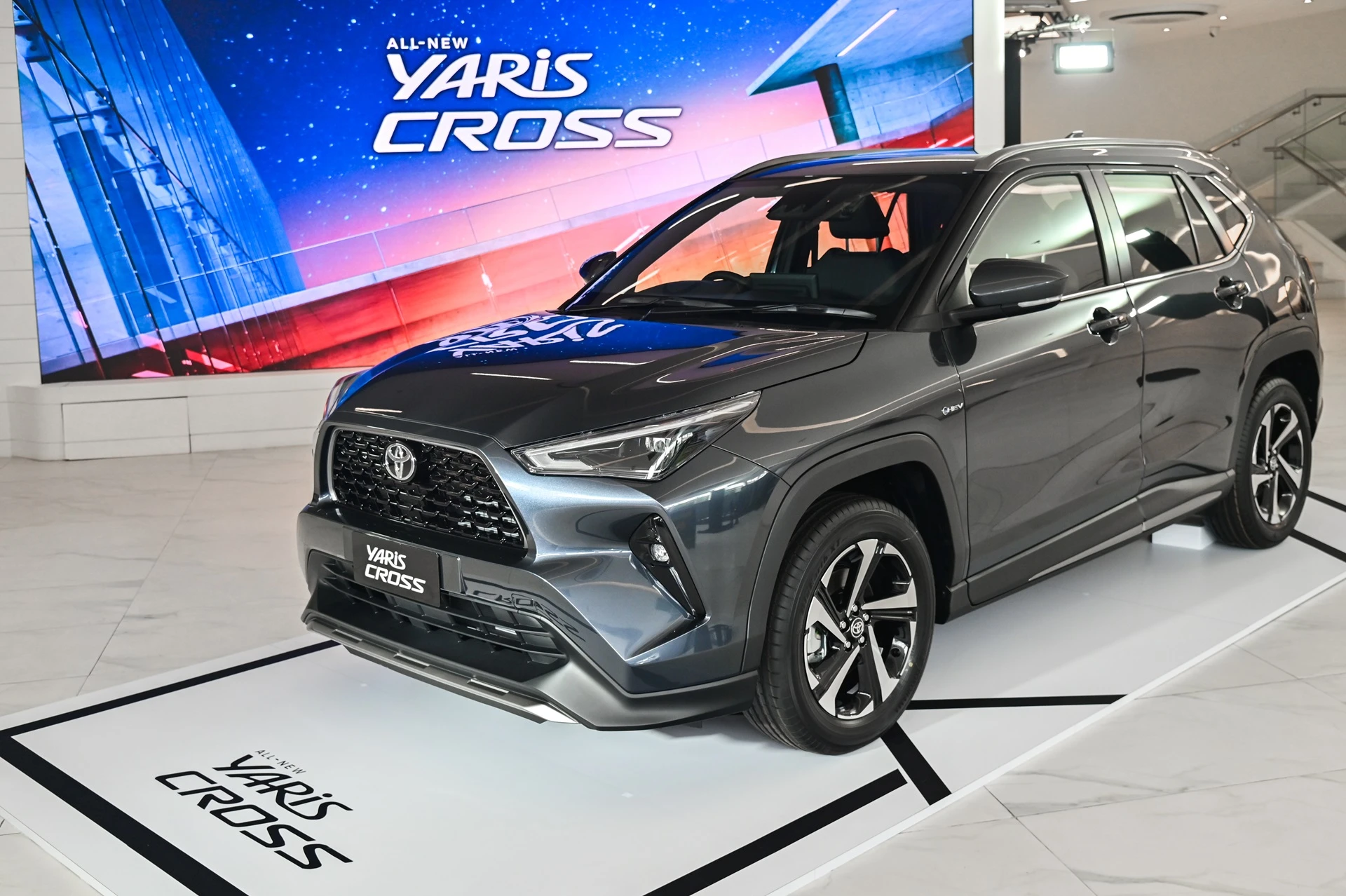 รูปภาพ โตโยต้า Toyota Yaris Cross HEV Premium ปี 2023