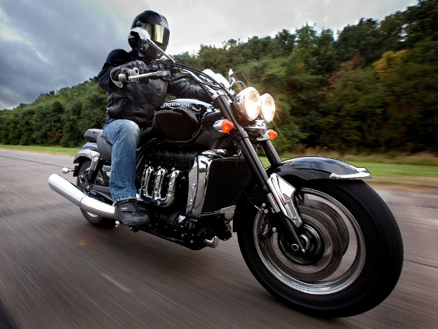 Triumph Rocket III Roadster ปี 2011