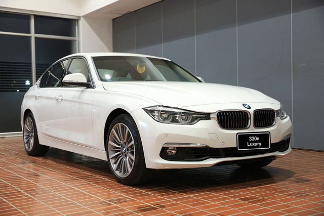 BMW 330e Luxury