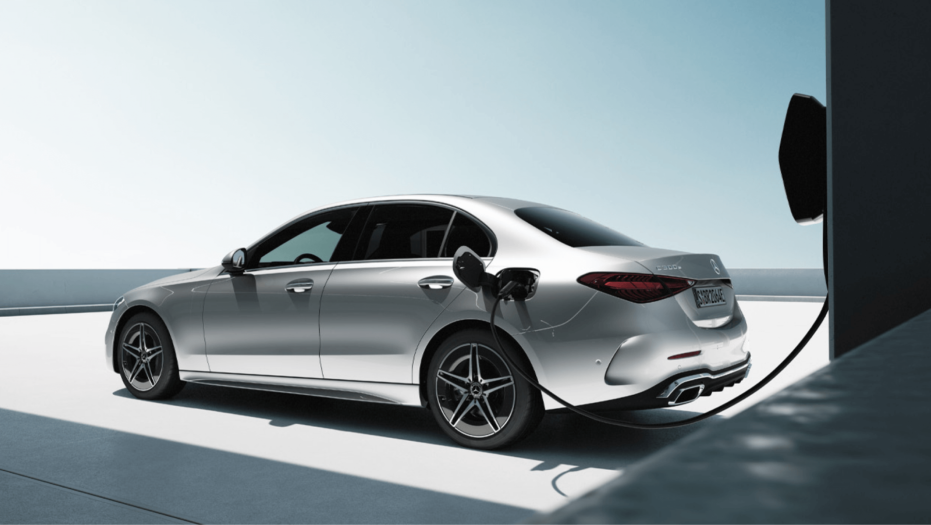 Mercedes-Benz C 350 e AMG Dynamic (ราคา 3,350,000 บาท)